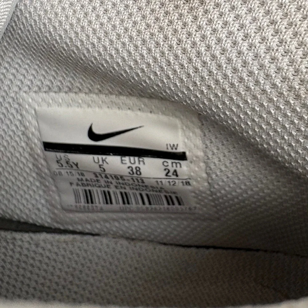 Nike iconic air